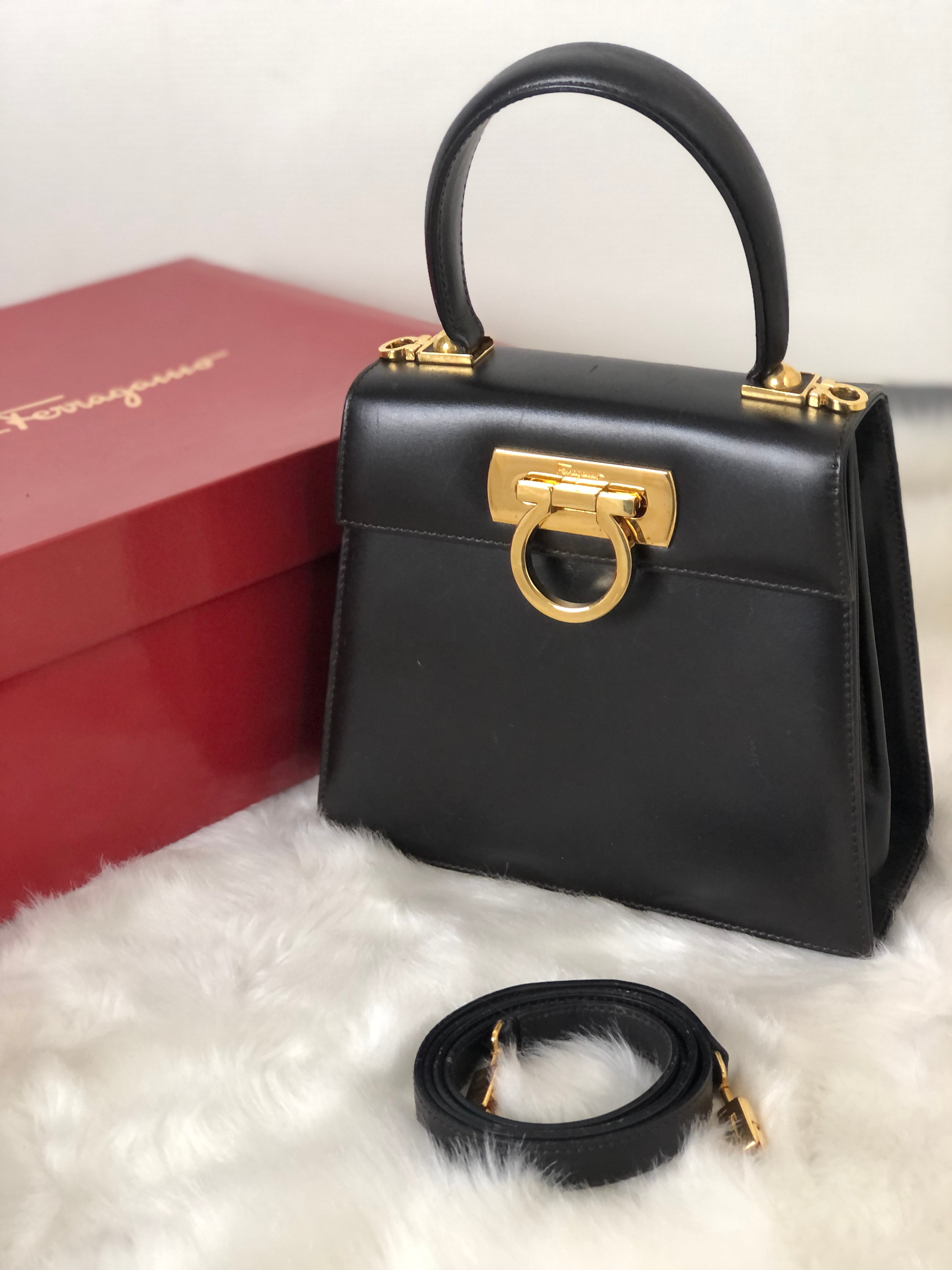 Vintage Salvatore Ferragamo | VintageShop solo