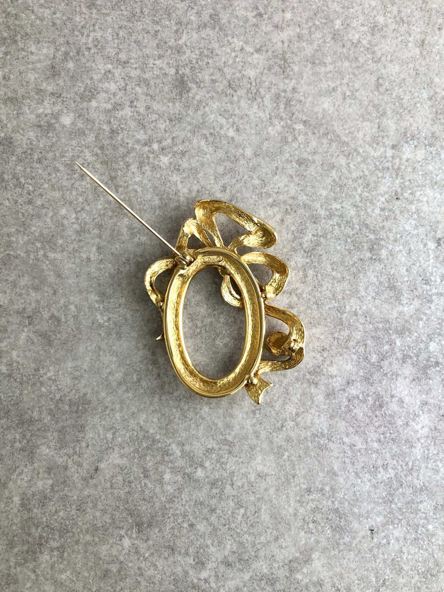 Christian Dior Ribbon Motif Brooch Gold Vintage 4uz386
