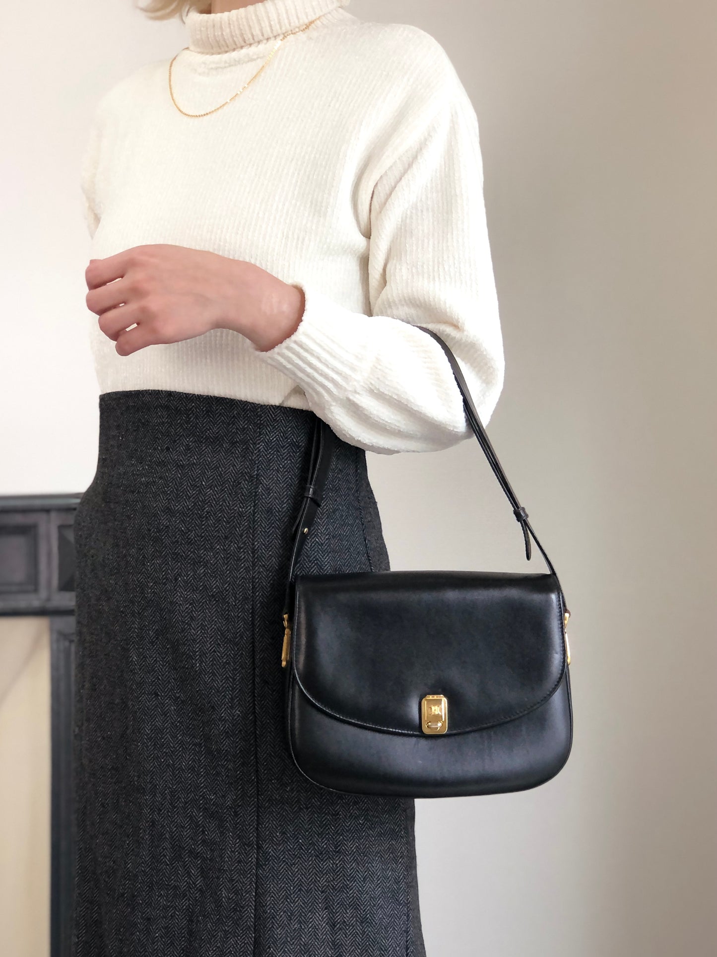 CELINE Blason Front Buckle Shoulder bag Black Vintage ery5dr