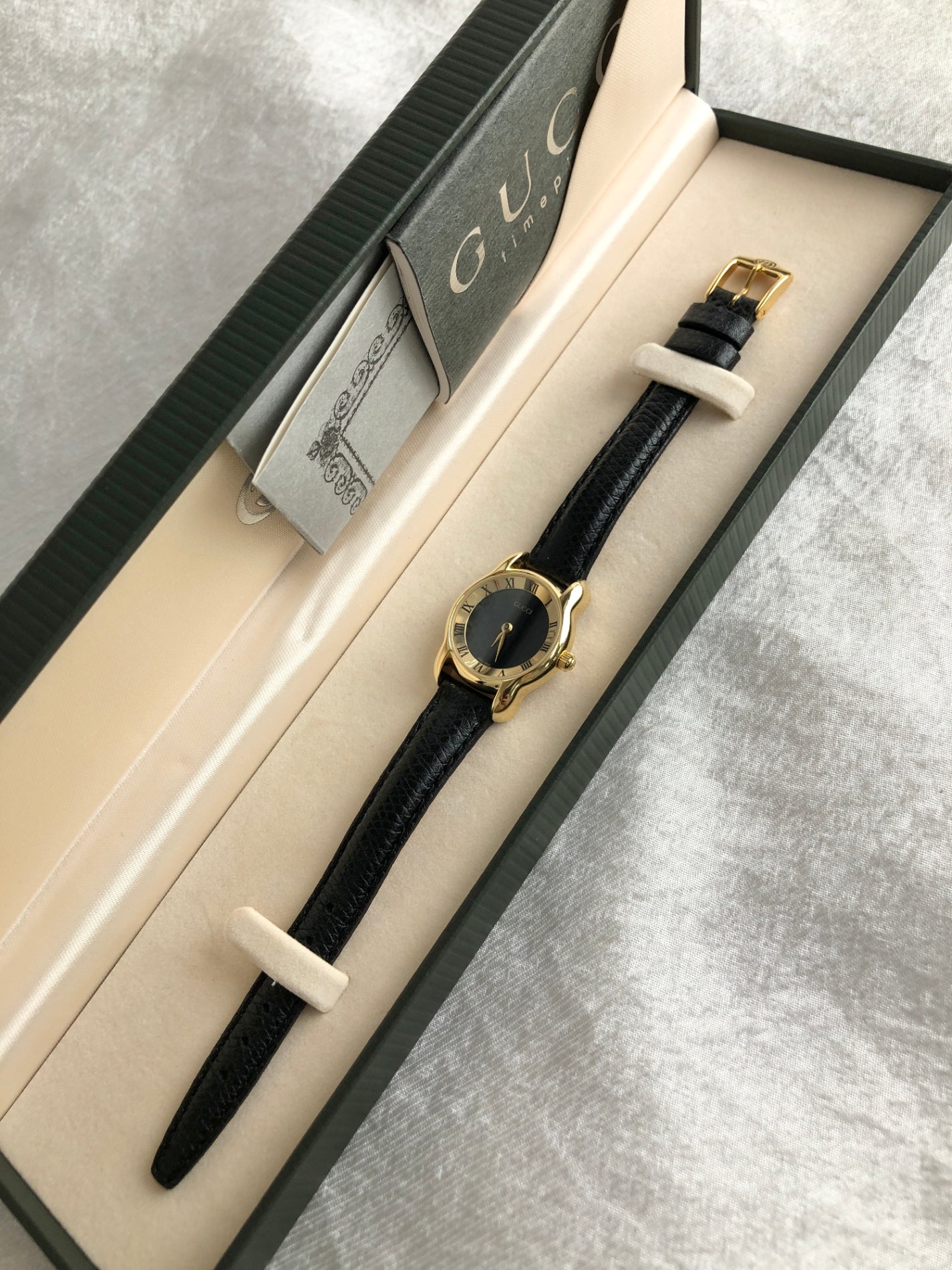 GUCCI Logo Quartz Watch Black×Gold Vintage zt6np6 – VintageShop solo