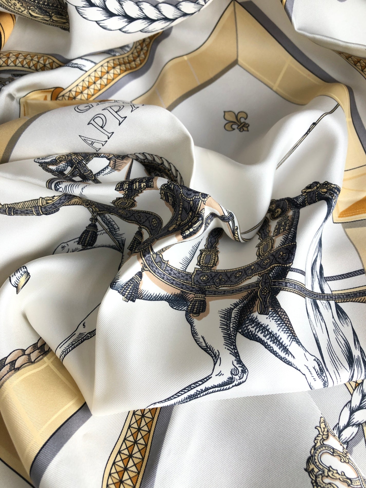 HERMES Silk100% Scarf Beige×White GRAND APPARAT Vintage 2r43bd