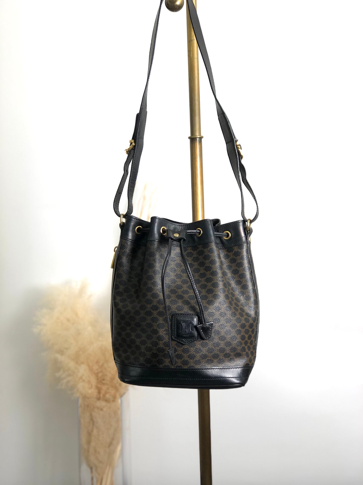 CELINE Macadam Blason Drawstring Shoulder bag Black Vintage mujneu