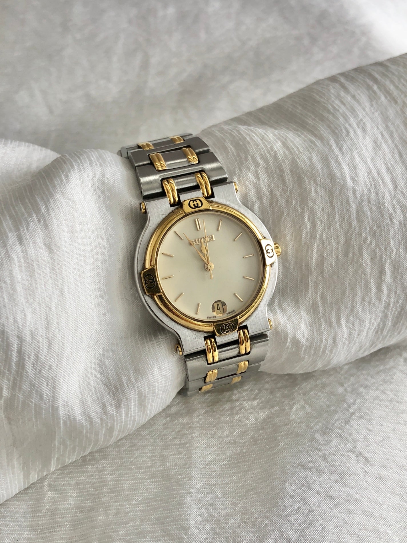 GUCCI Logo Watch Silver×Gold 9000M Vintage vzg4zk – VintageShop solo