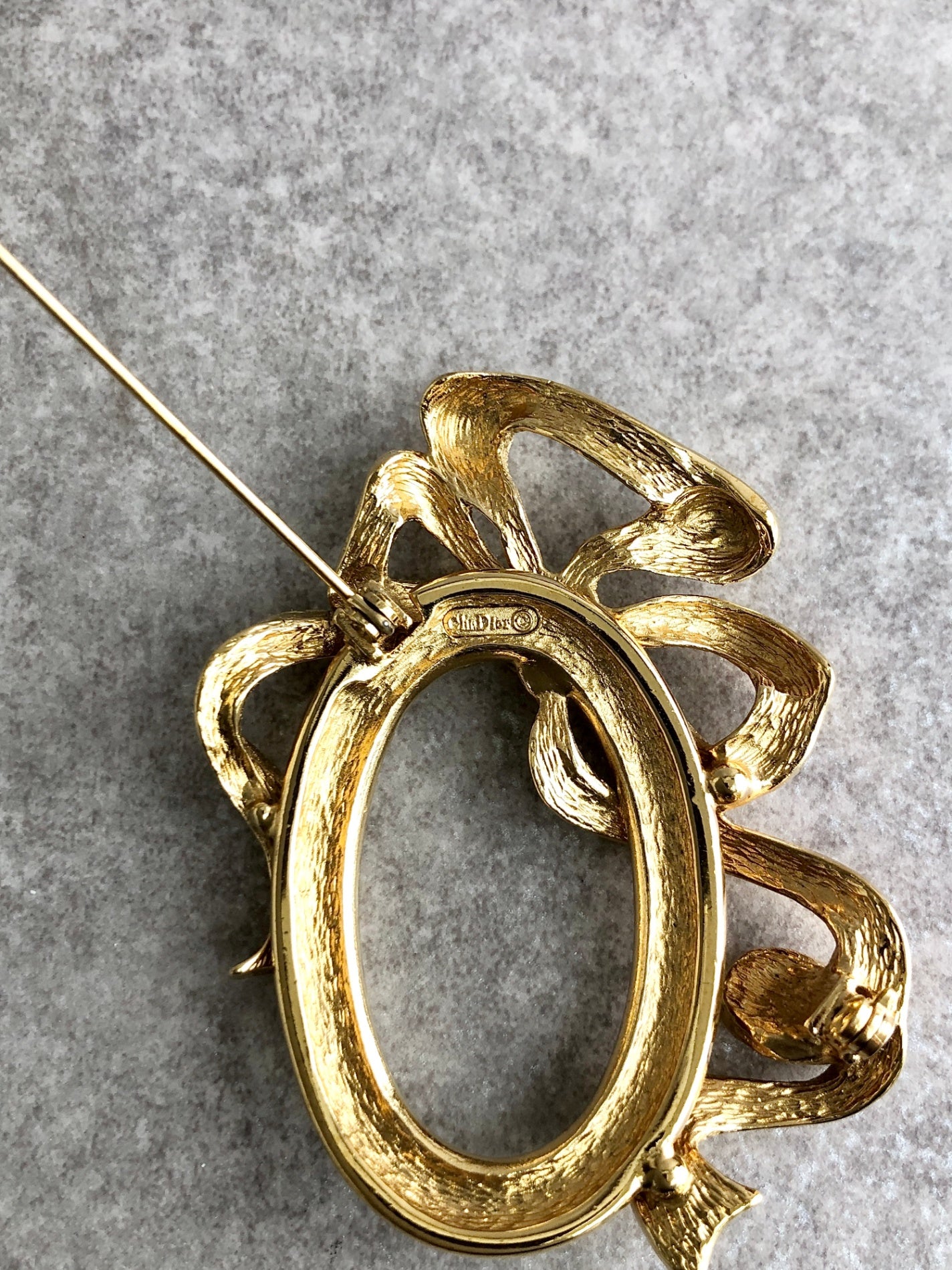Christian Dior Ribbon Motif Brooch Gold Vintage 4uz386