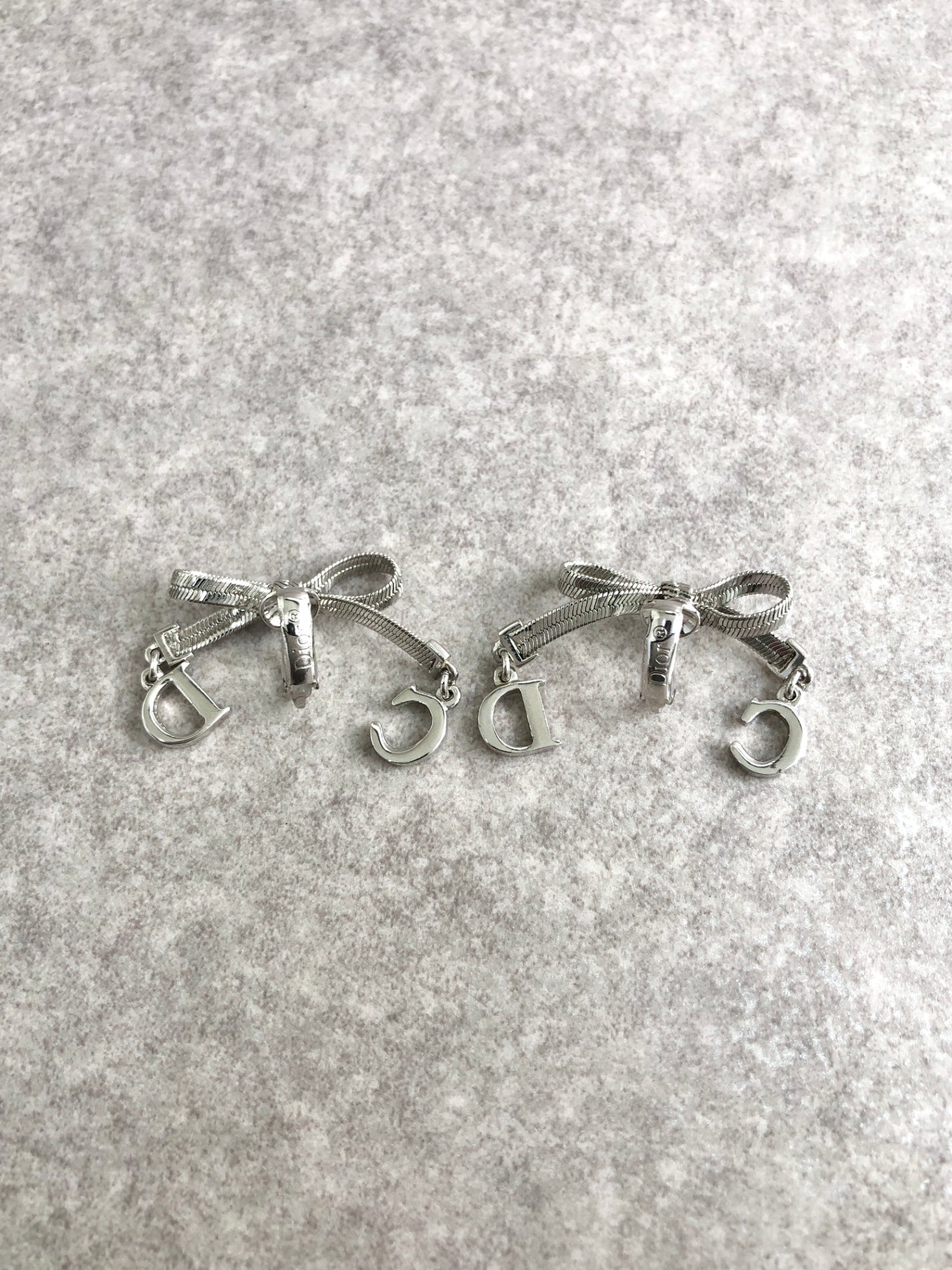 Christian Dior CD Logo Ribbon Motif Earrings Silver Vintage em4kdx