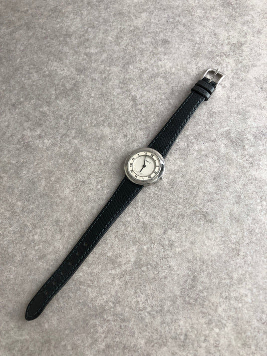 GUCCI Logo Quartz Watch Silver×Black Vintage jfpy7r