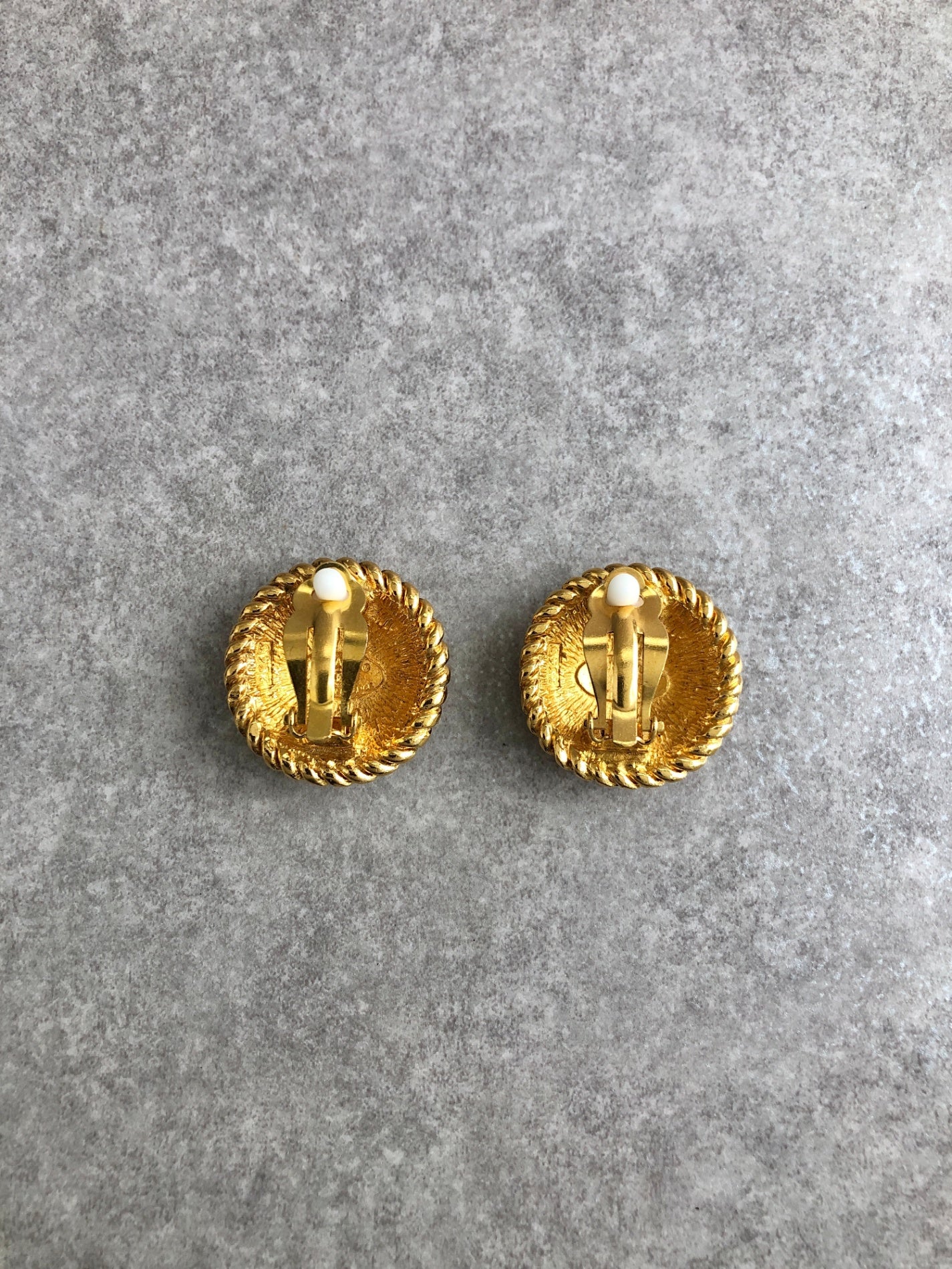 CHANEL Coco Mark Earrings Gold Vintage v8dgvx