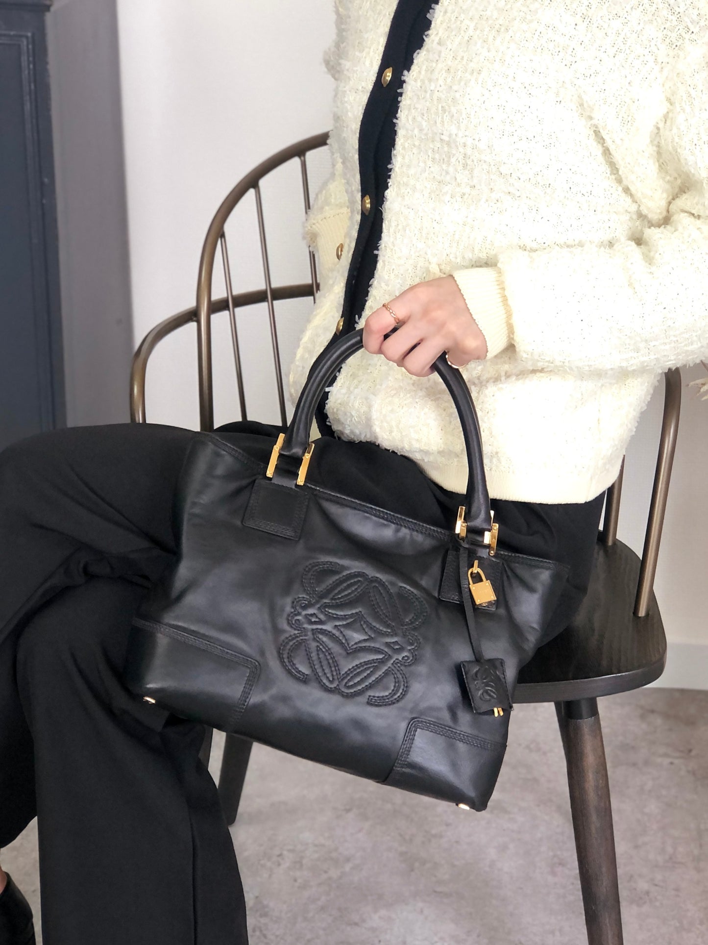 LOEWE Anagram Totebag Black Vintage ycheug