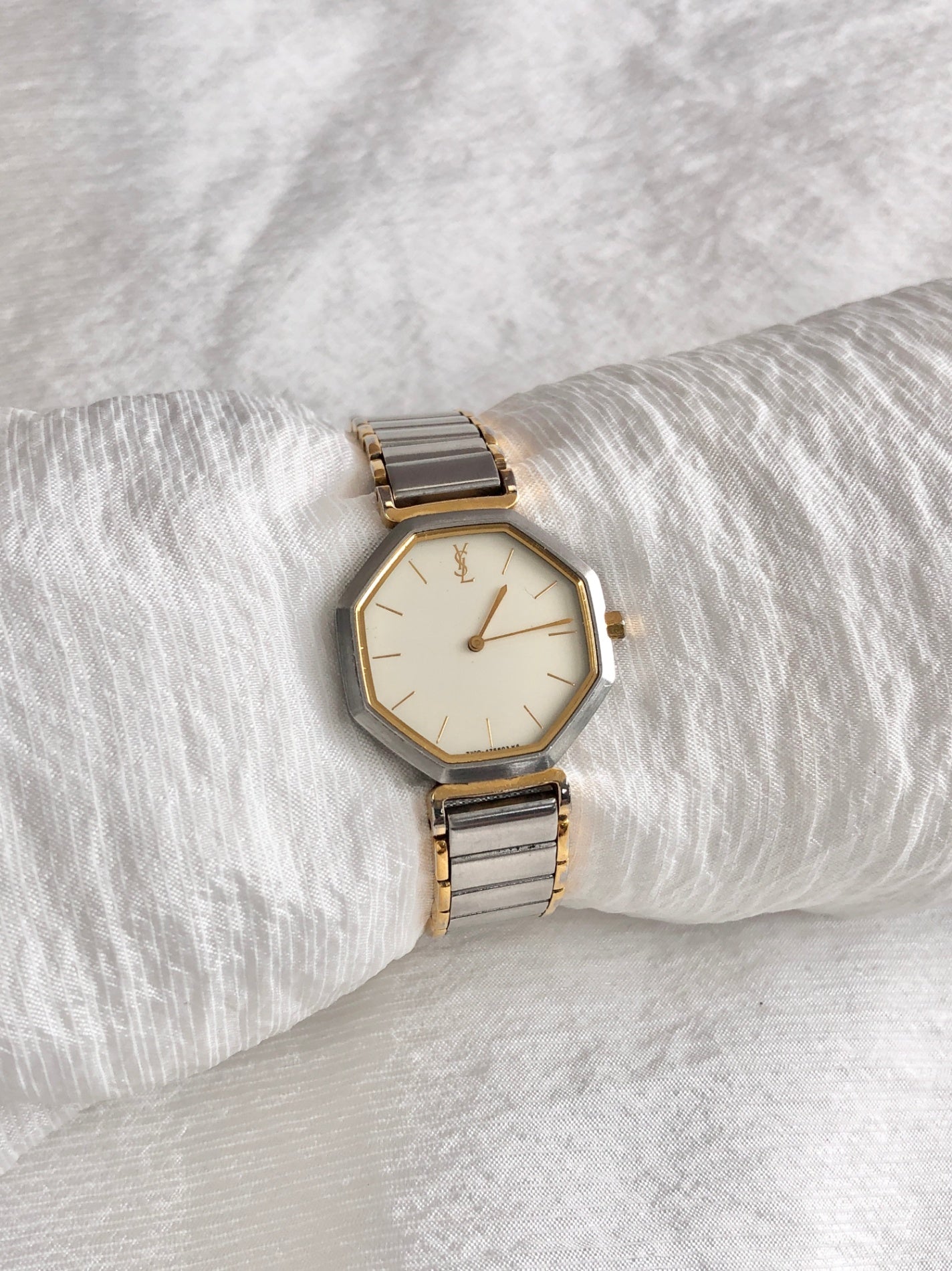 Yves Saint Laurent YSL Logo Quartz Watch Silver×Gold 1030081 Vintage rf4piy