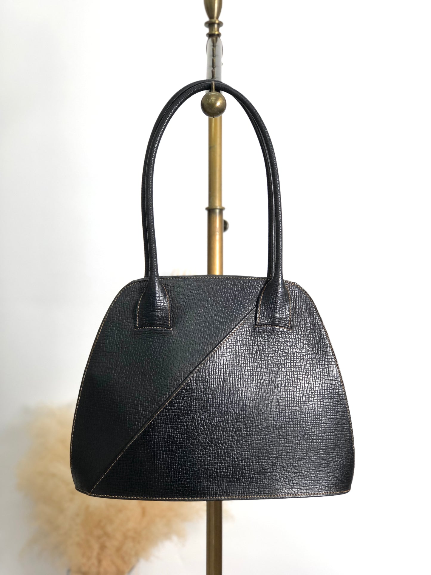 LOEWE Logo Embossed Handbag Black Vintage g64y6x