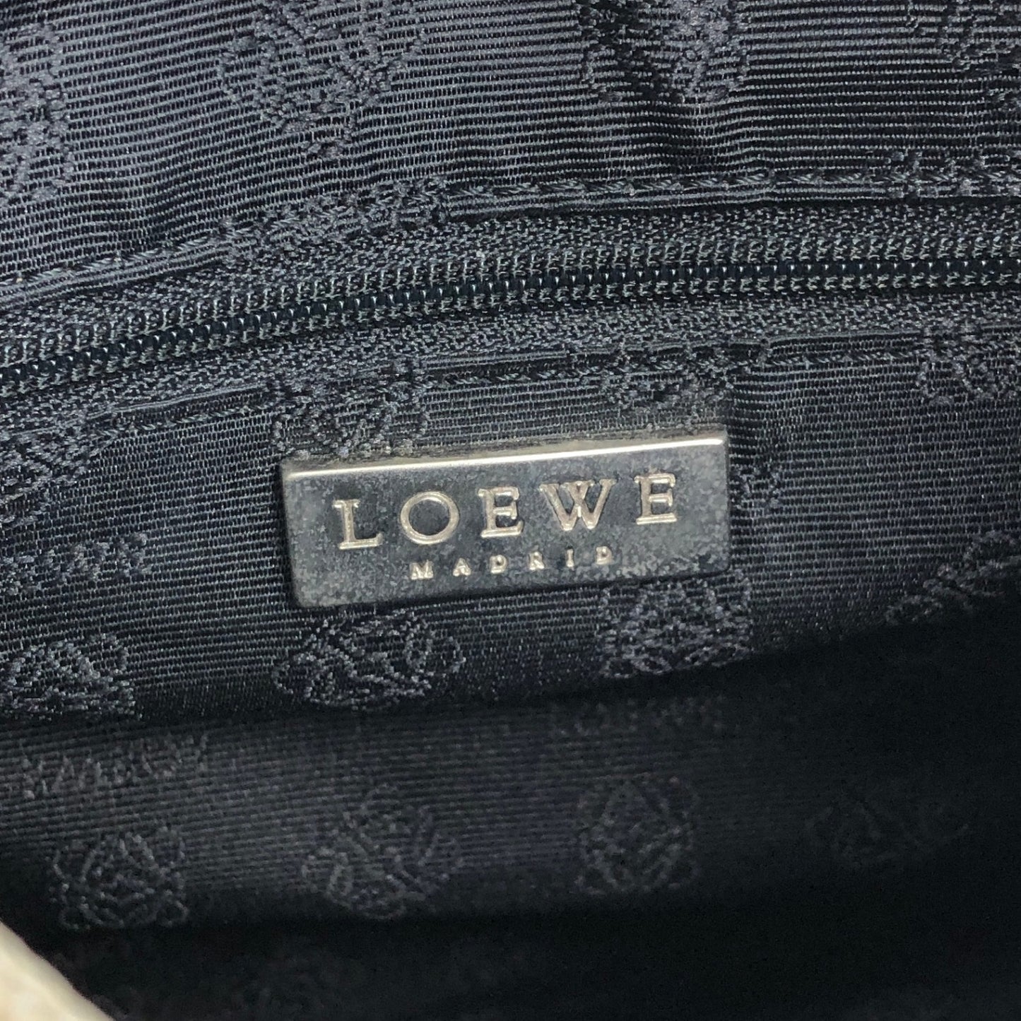 LOEWE Logo Embossed Shoulder bag Hobobag Ivory Vintage 4kksw6