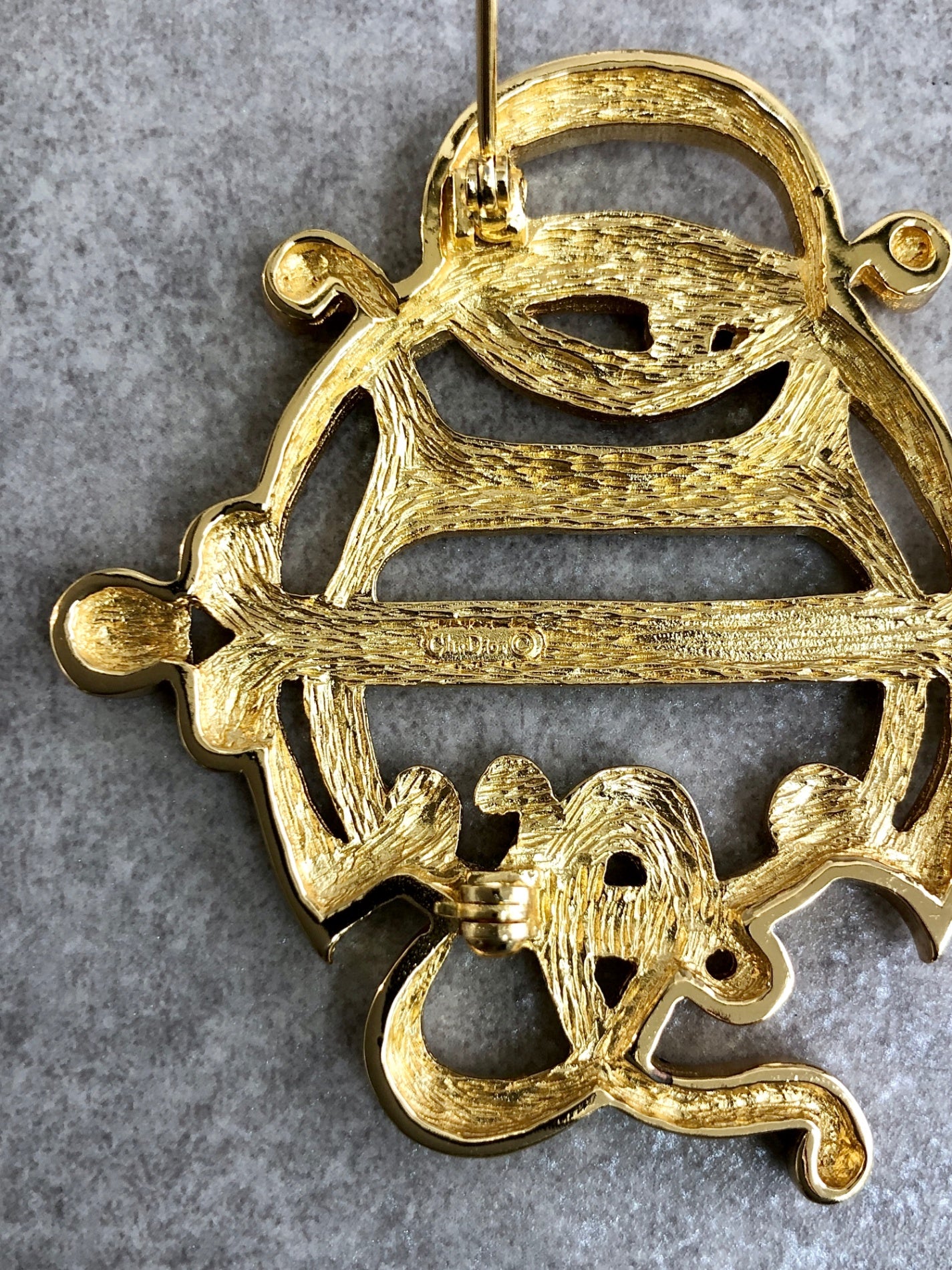 Christian Dior Emblem Brooch Gold Vintage ypzmza