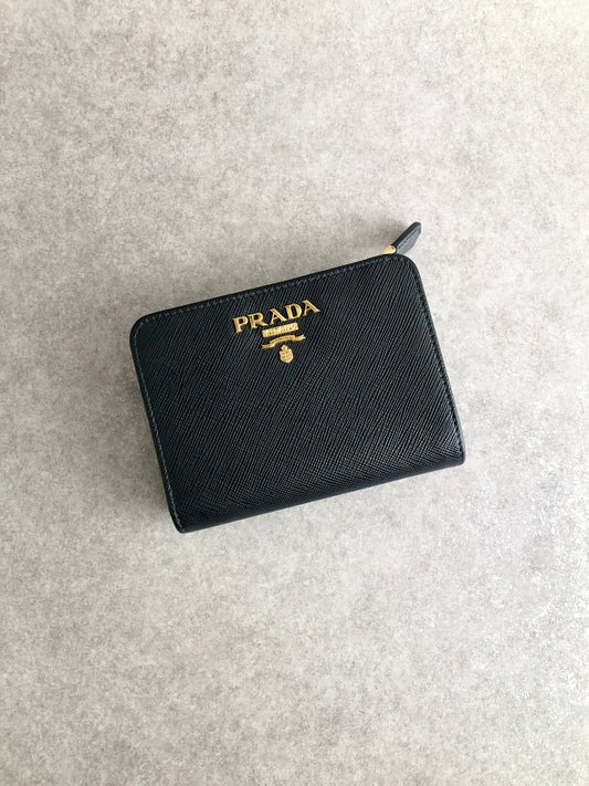 PRADA 標誌折疊皮夾 黑色復古 yiurk4