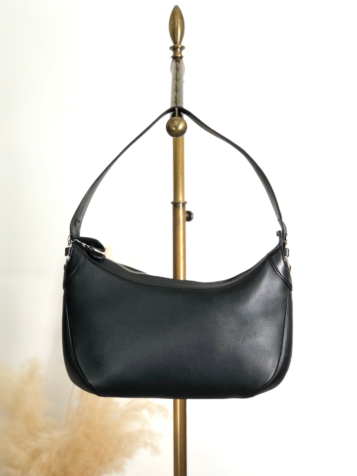 Salvatore Ferragamo Gancini Handbag Shoulder bag Black AF-21 4358