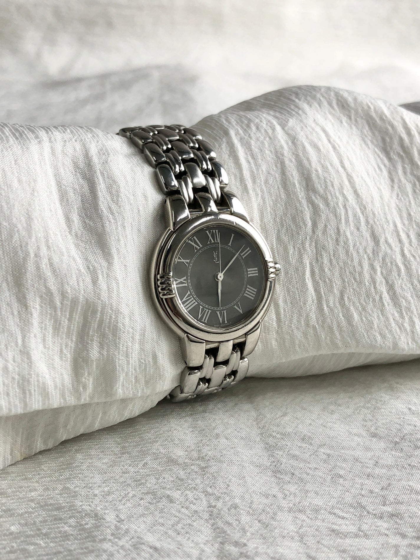 Yves Saint Laurent YSL Logo Quartz Watch Silver 6031-G11680 Vintage nkprwd