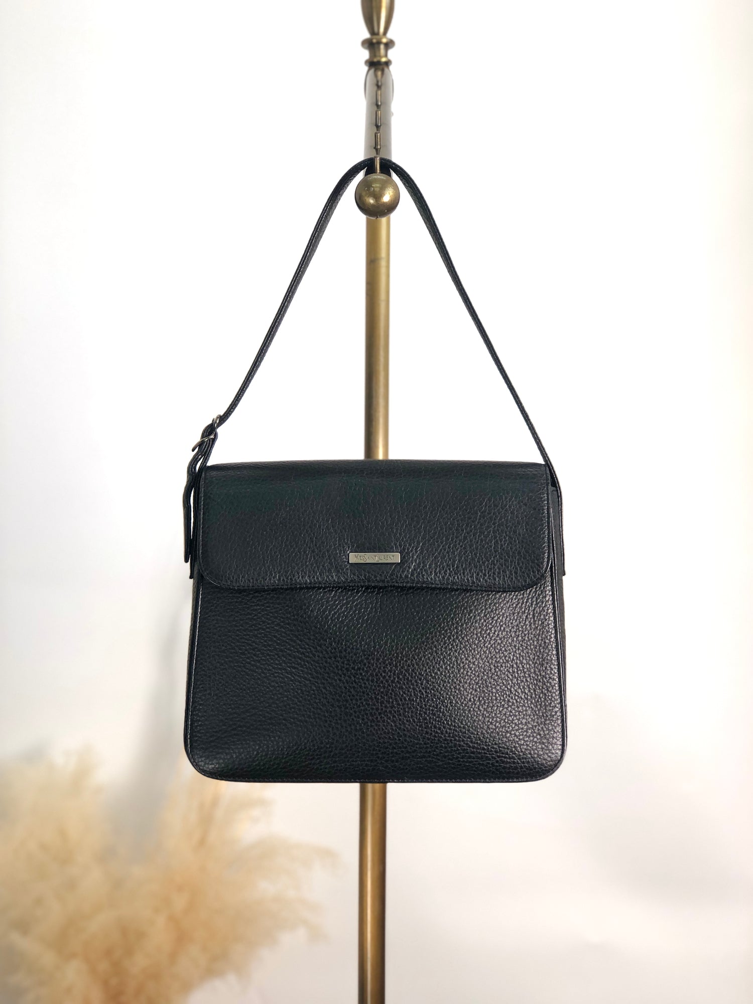 Yves Saint Laurent Logo Shoulder bag Black Vintage ex2z8n