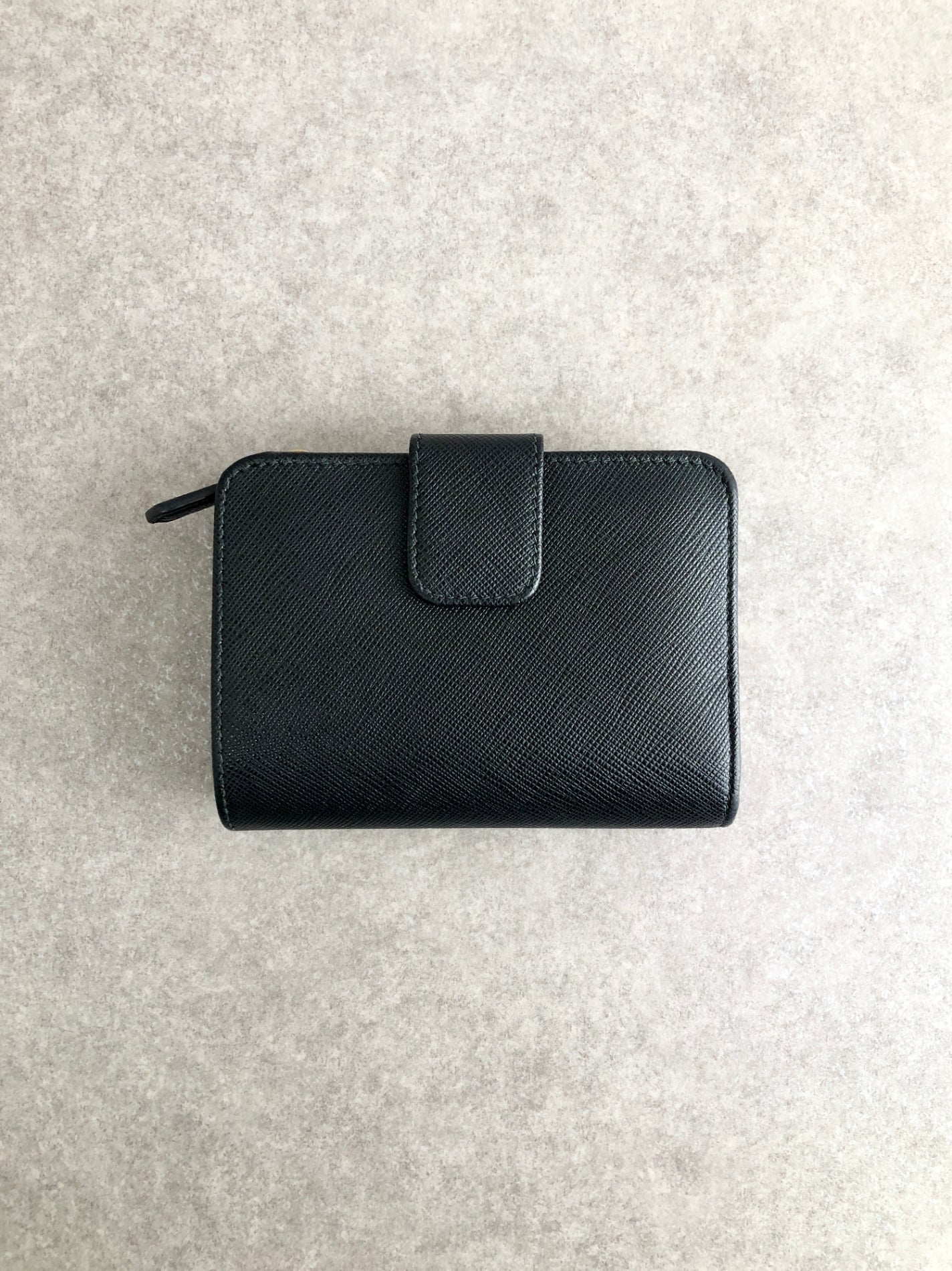 PRADA 標誌折疊皮夾 黑色復古 yiurk4