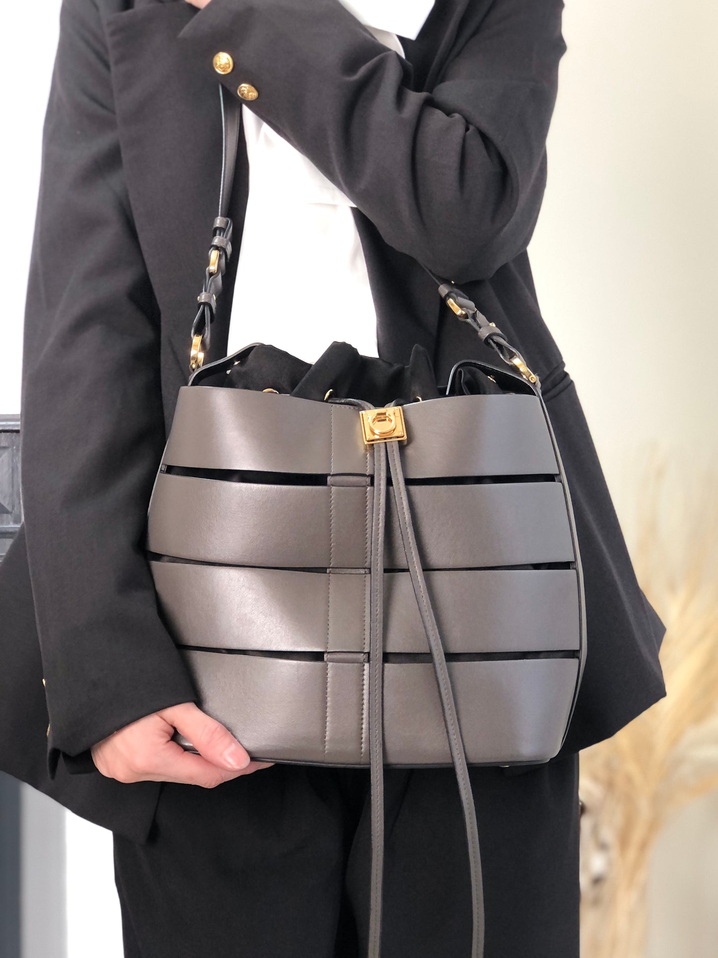 Salvatore Ferragamo Drawstring Shoulder bag Gray Vintage de3dye