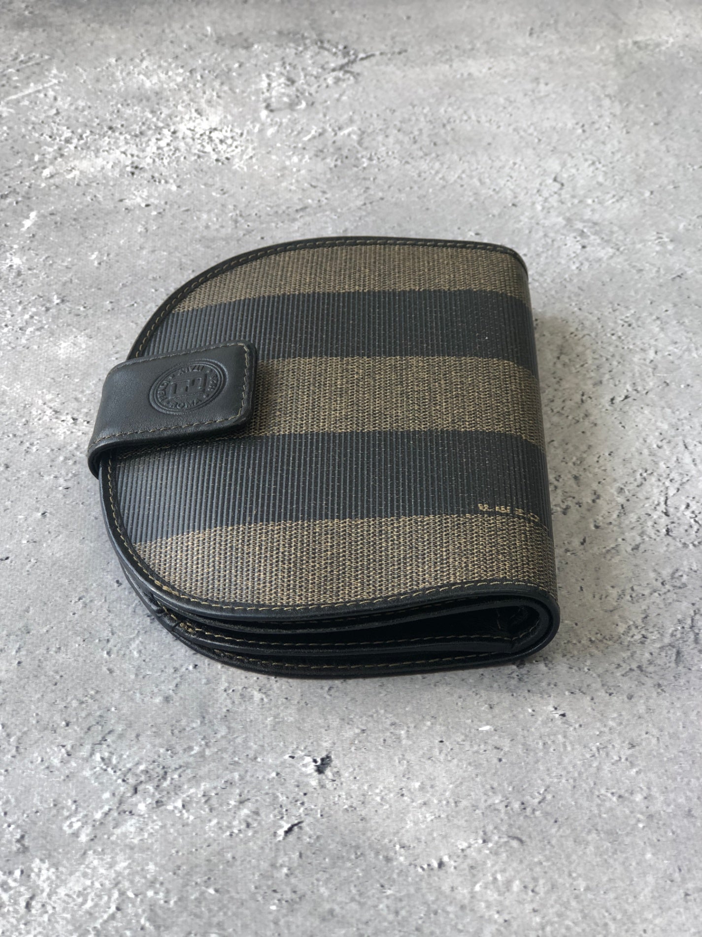 FENDI 山核桃標誌折疊錢包 棕色 復古 5tfac6
