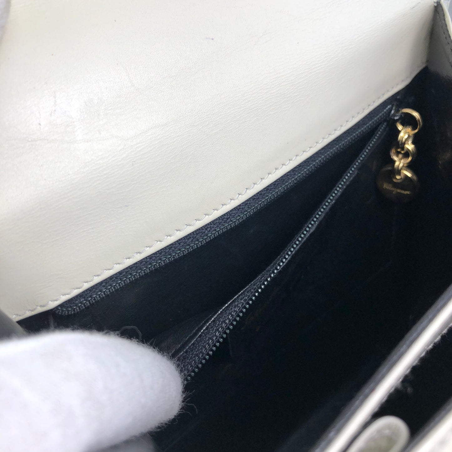 Salvatore Ferragamo Gancini Two-way Handbag Shoulder bag White Vintage d37hra