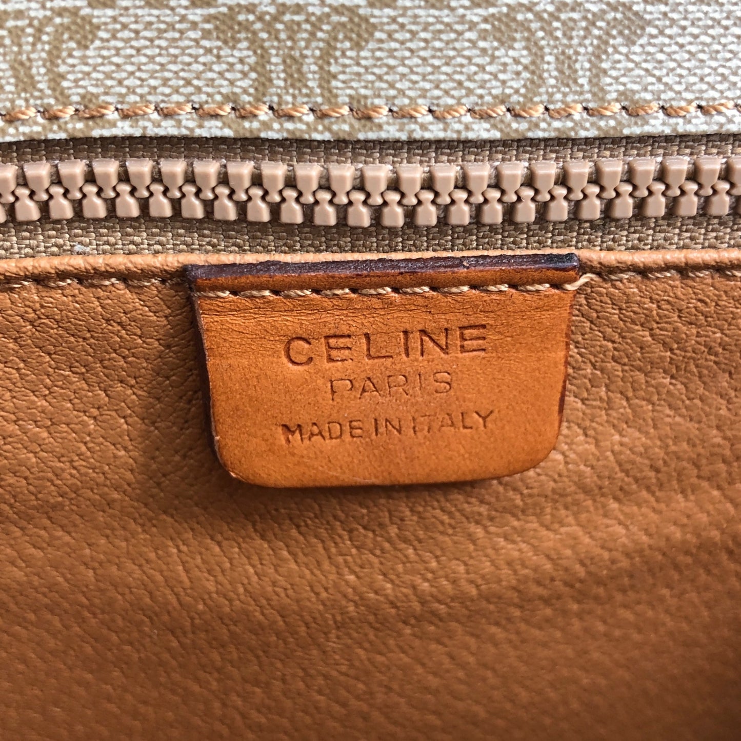CELINE Macadam 前扣肩背包 米色復古 3rtyac