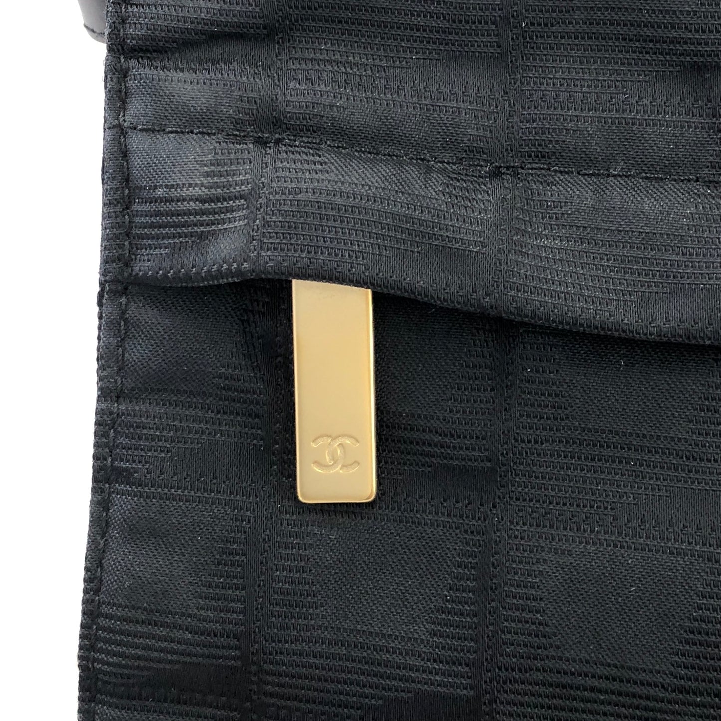 CHANEL 新款 Travel Line 尼龍斜背包 黑色 復古 uar7ry