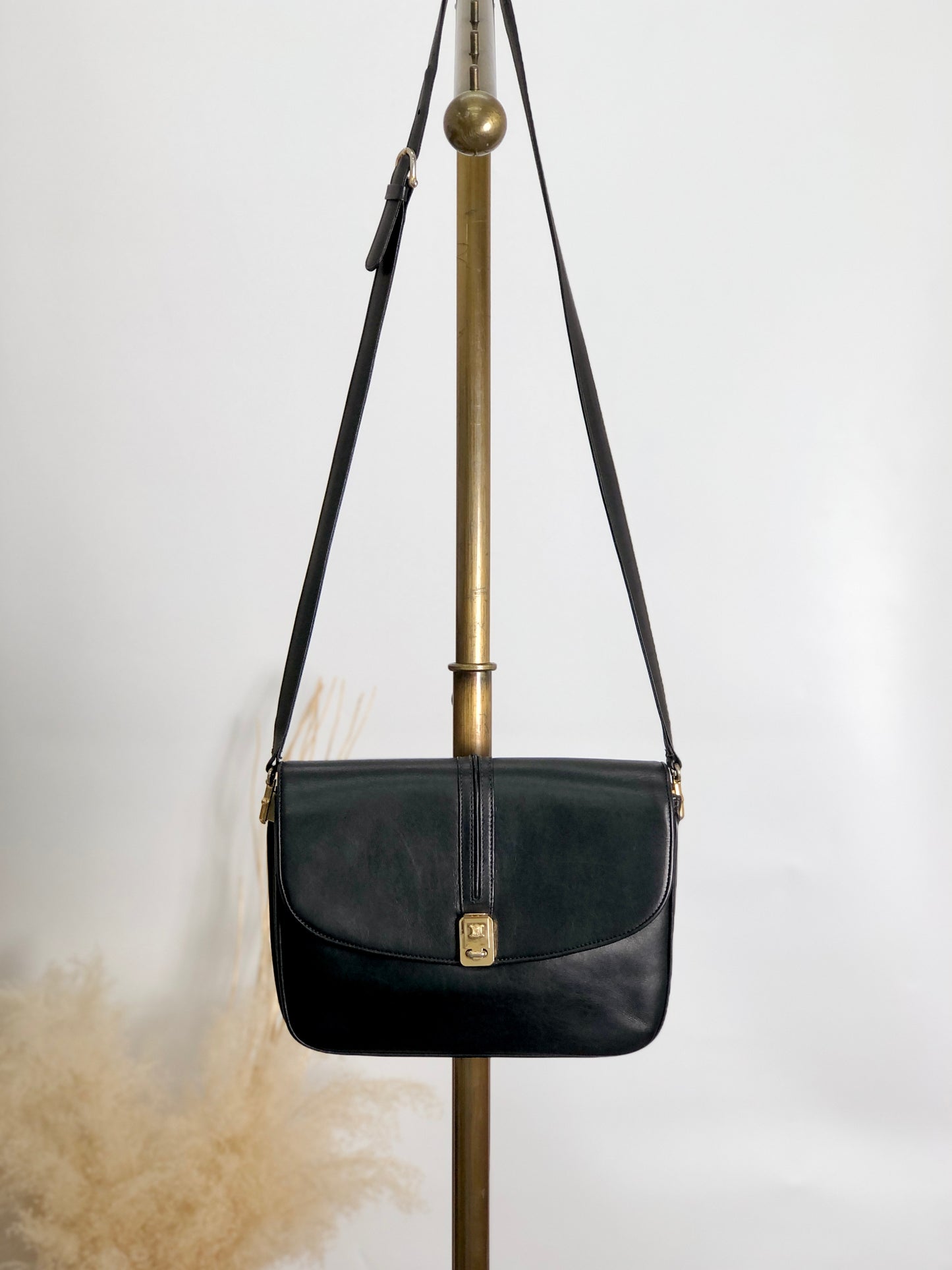 CELINE Blason Flap Shoulder bag Black Vintage txzb37
