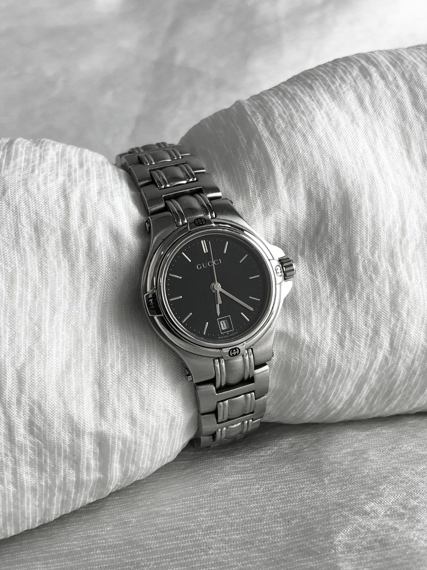 GUCCI ヴィンテージ腕時計 9040L レディース シルバー 黒 GUCCI Logo Quartz Watch Silver 9040L Vintage d4t5bp – VintageShop solo