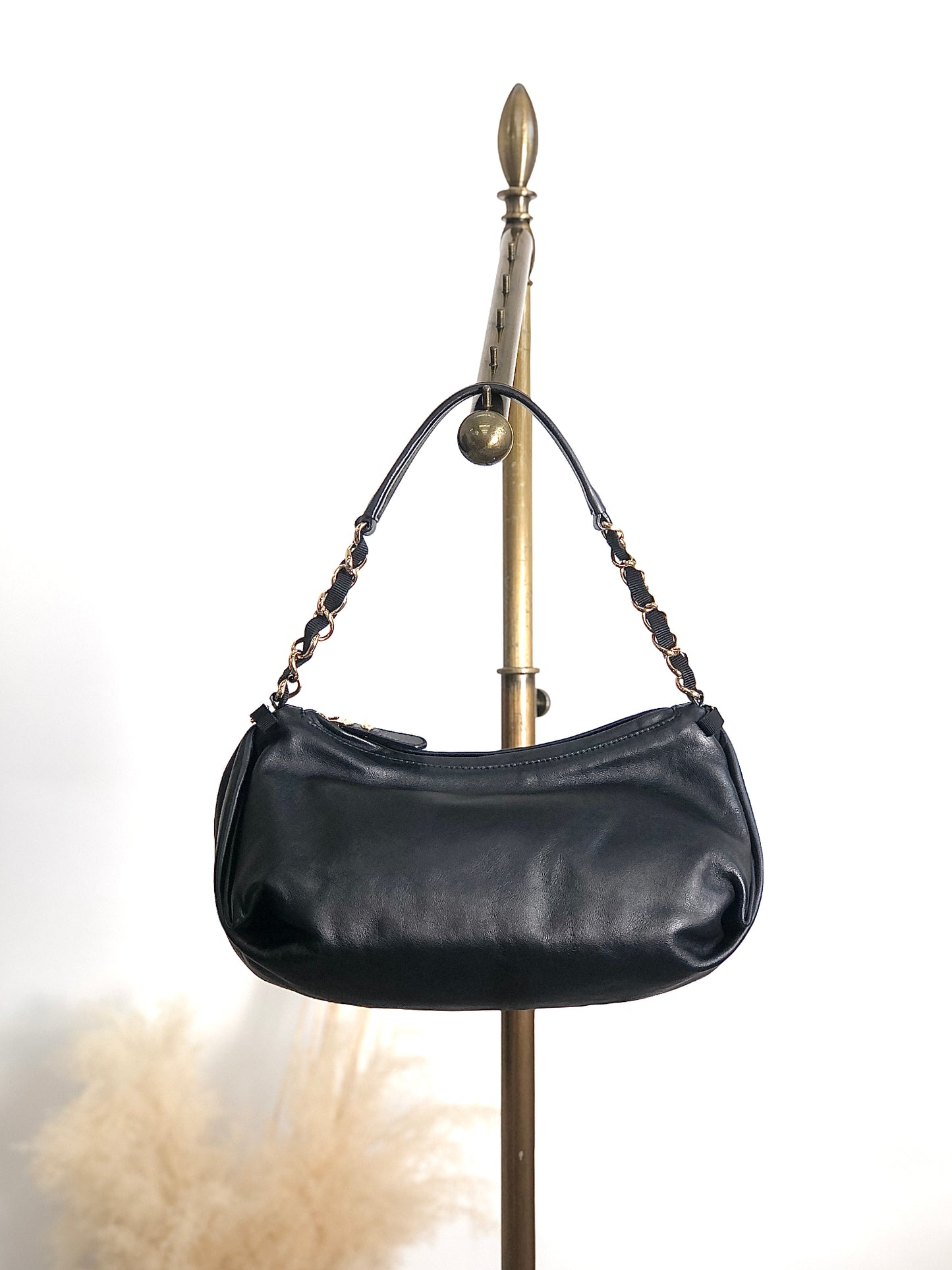 Salvatore Ferragamo Vala Ribbon Chain Shoulder bag Black Vintage j65jf8