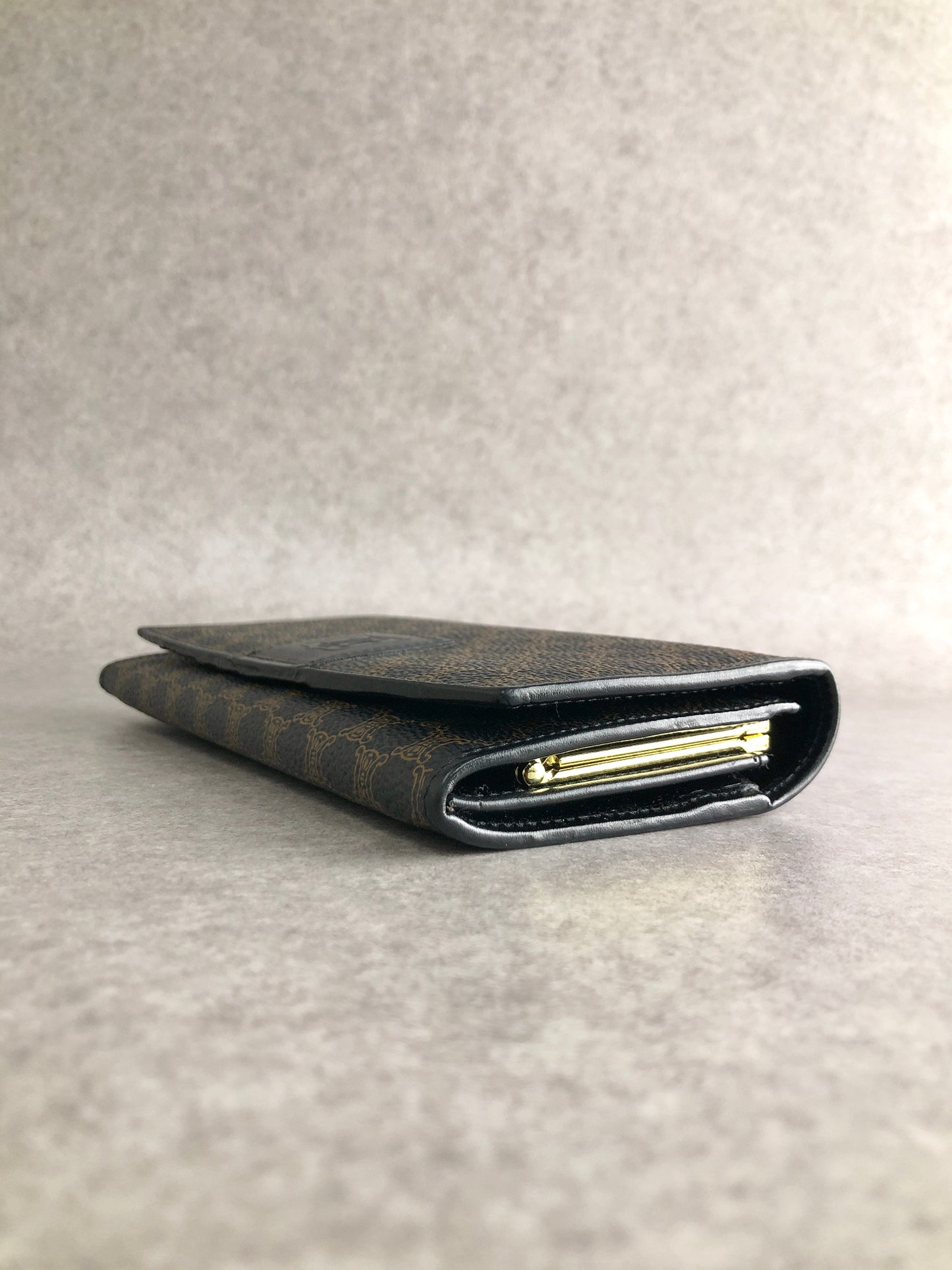CELINE Macadam Blason Long Wallet Black Vintage nvvpfx