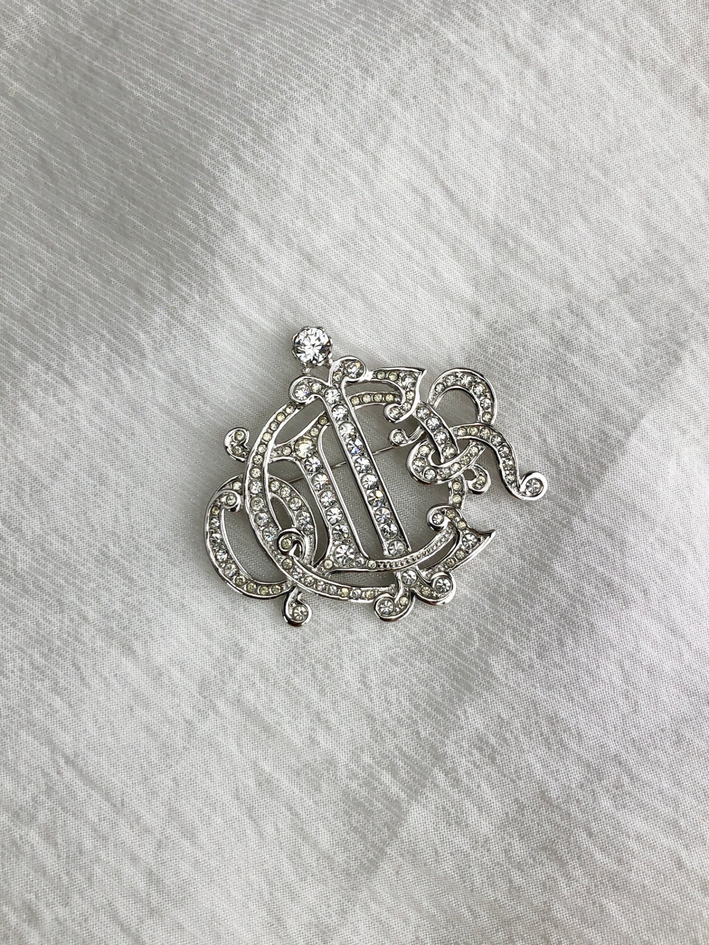 Christian Dior 徽章圖案水鑽胸針銀色復古 zymdsu
