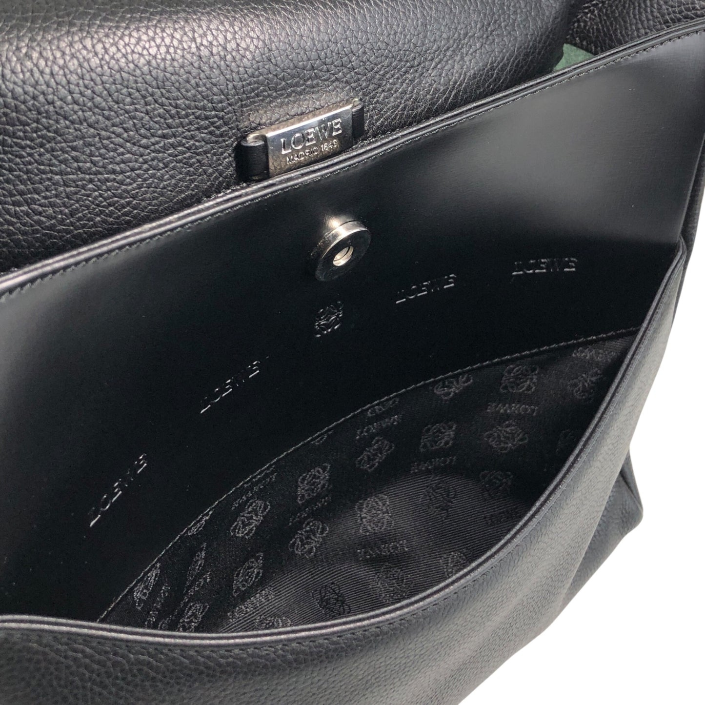 LOEWE Logo Embossed Shoulder bag Black Vintage ni55eb