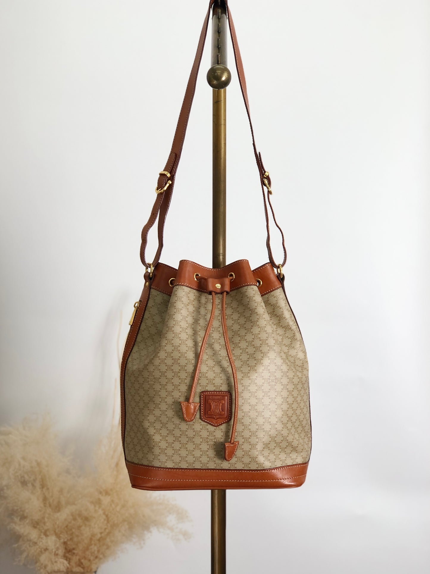 CELINE Macadam Blason Drawstring Shoulder bag Beige Vintage p4favs