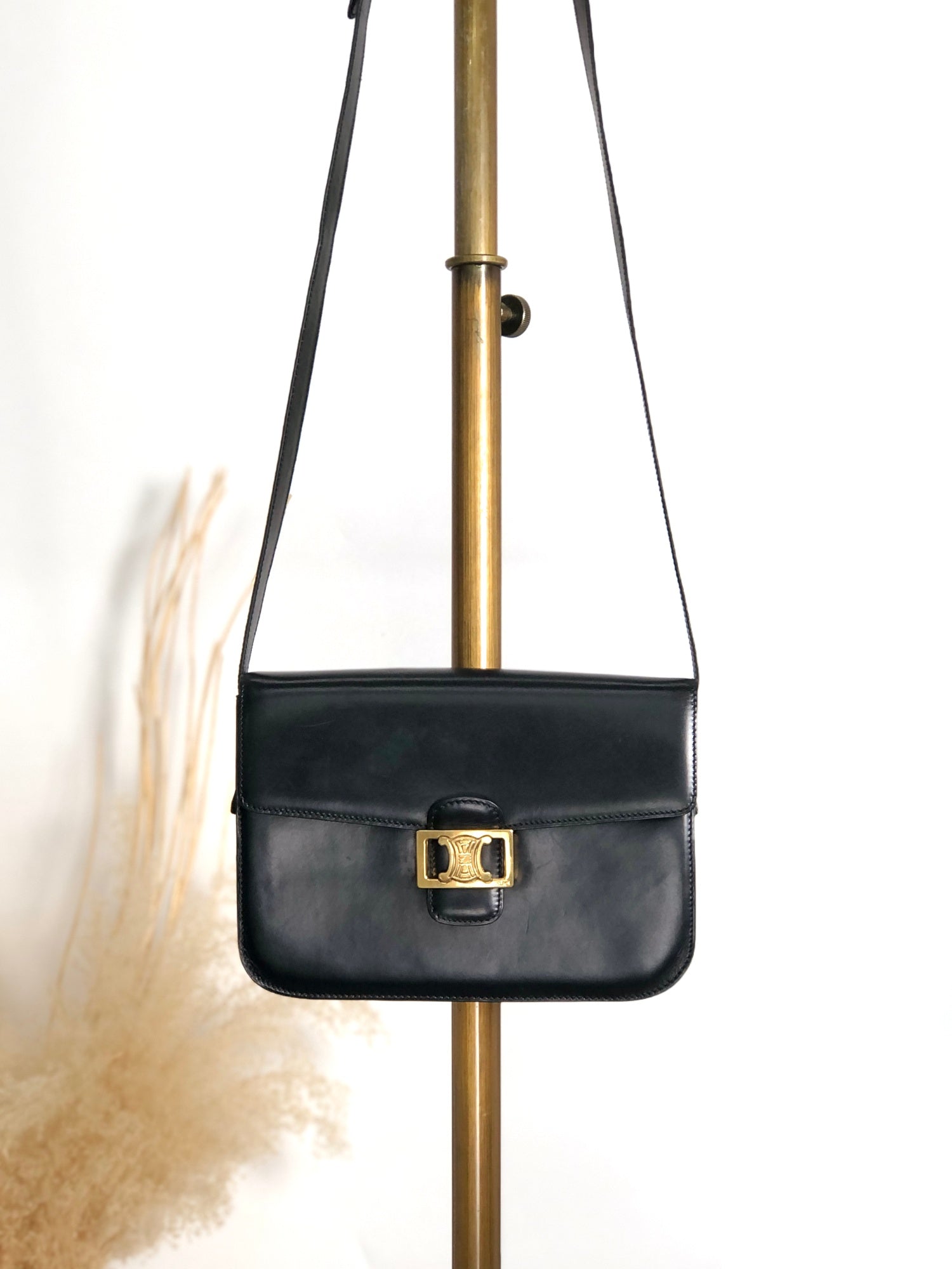 CELINE Triomphe Shoulder bag Black Vintage e7u5pr – VintageShop solo