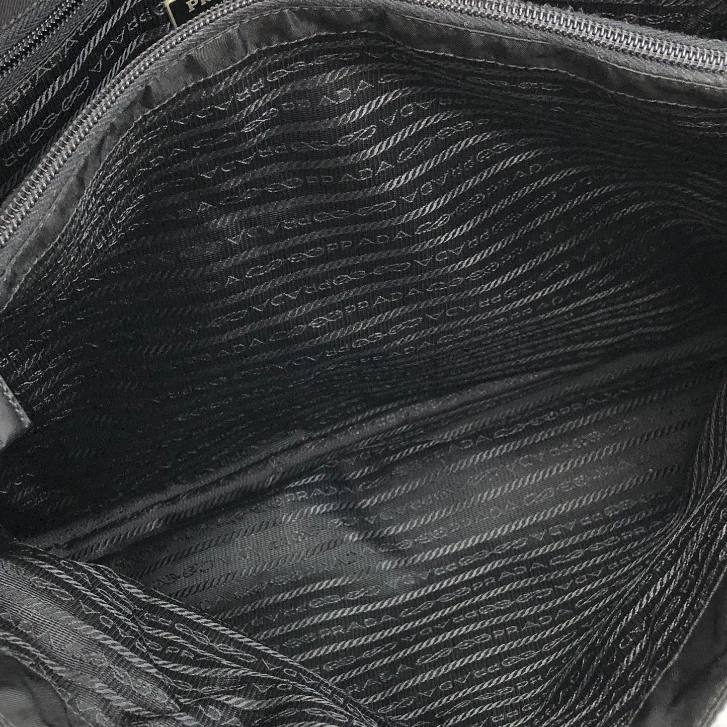 PRADA 三角形標誌尼龍手提包 黑色復古 h38ic3