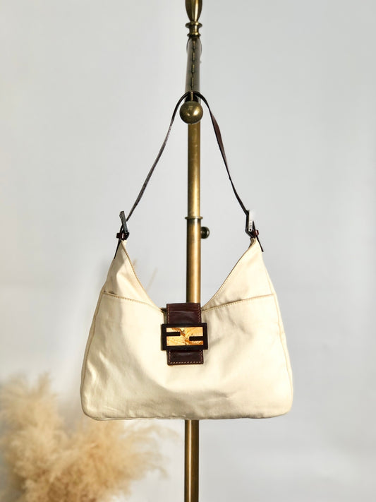 FENDI Mamma Baguette Logo Shoulder bag Hobobag Beige Vintage c6ztd5