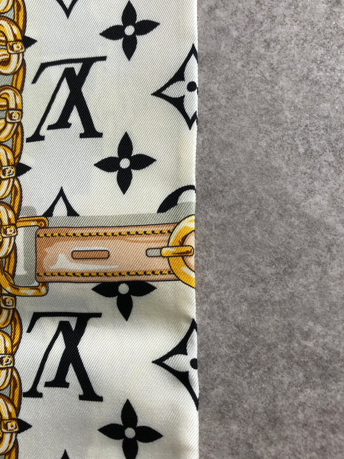 LOUIS VUITTON Monogram Silk Scarf Black×White Vintage un2uwf