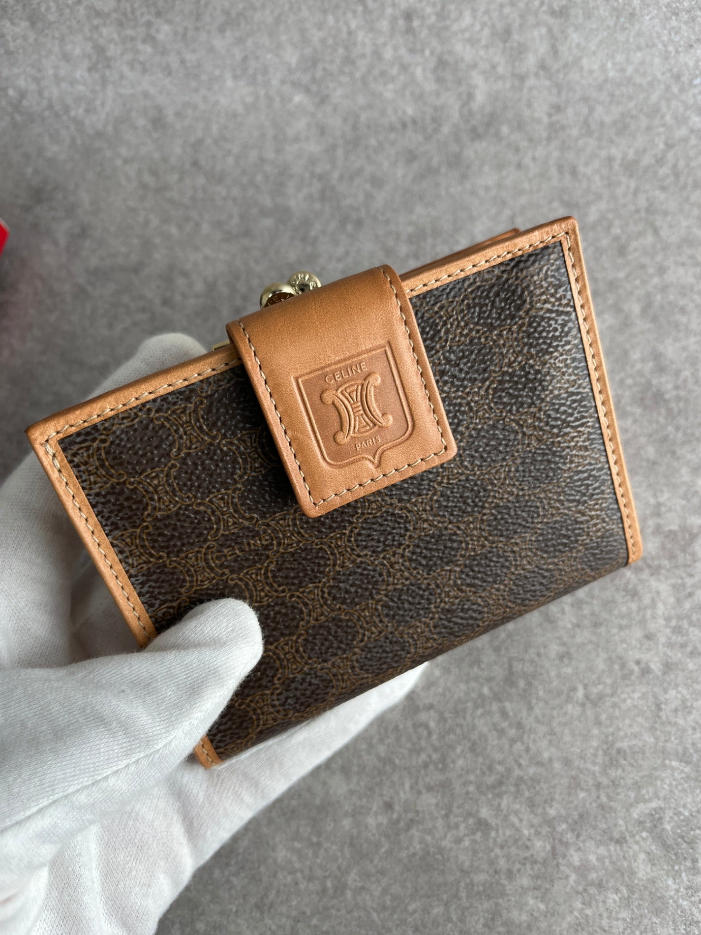 對於特定客戶 CELINE bnjret