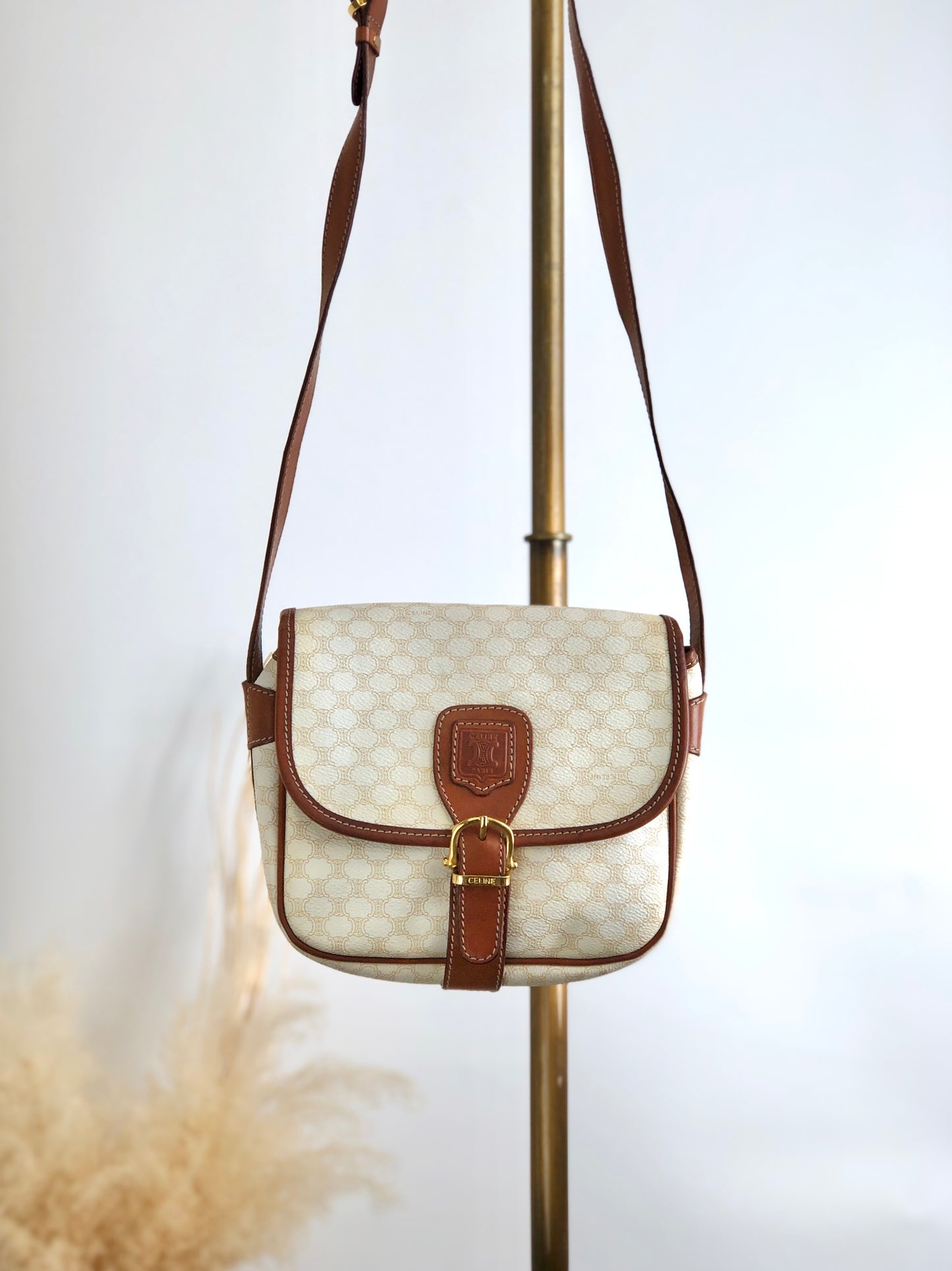 CELINE Macadam Blason Front Buckle Shoulder bag White Vintage s4pk6f