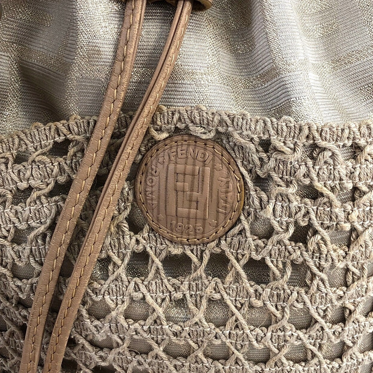 FENDI Zucca Drawstring Shoulder bag Beige Vintage p8rb6m