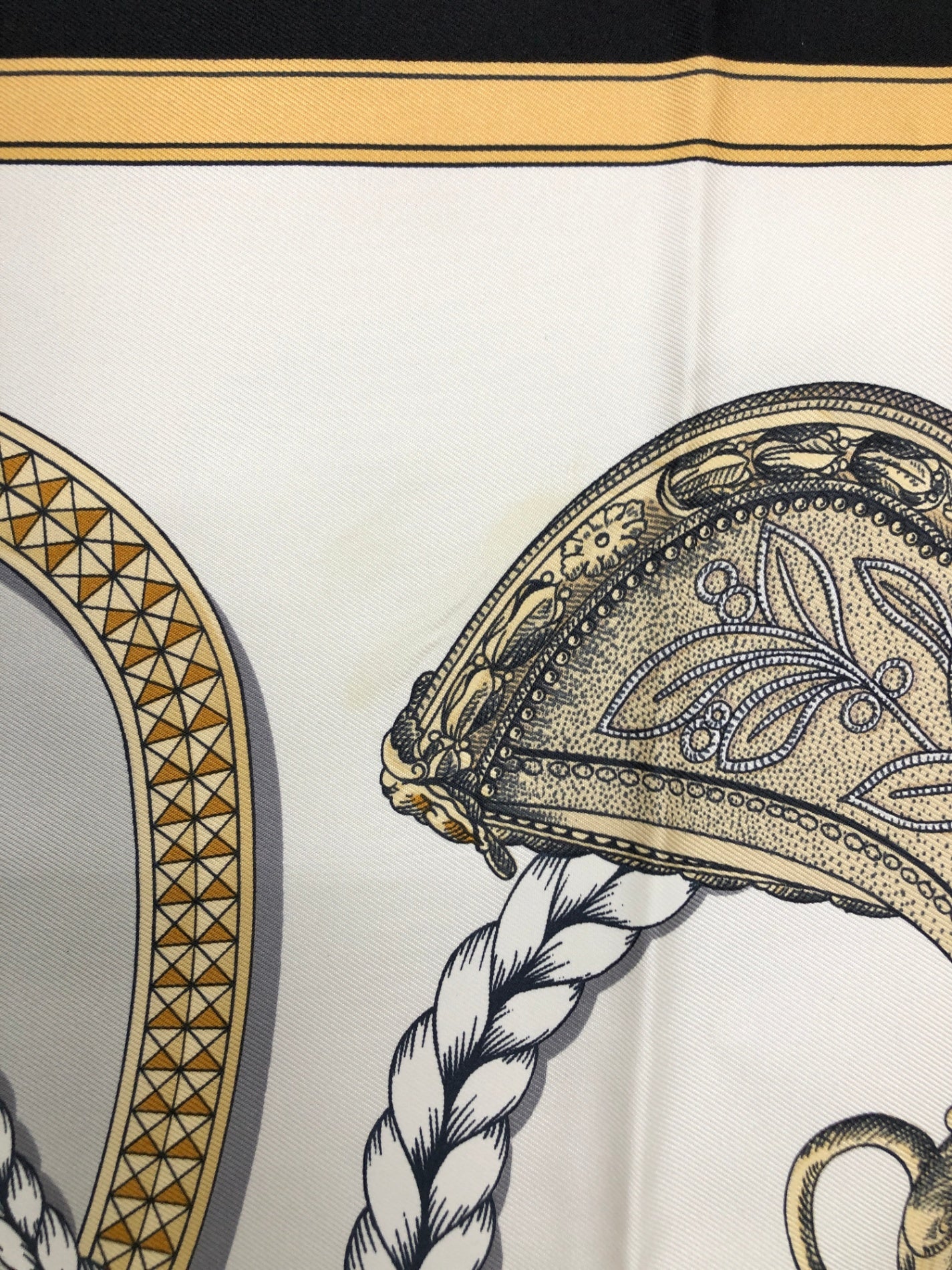 HERMES Silk100% Scarf Beige×White GRAND APPARAT Vintage 2r43bd