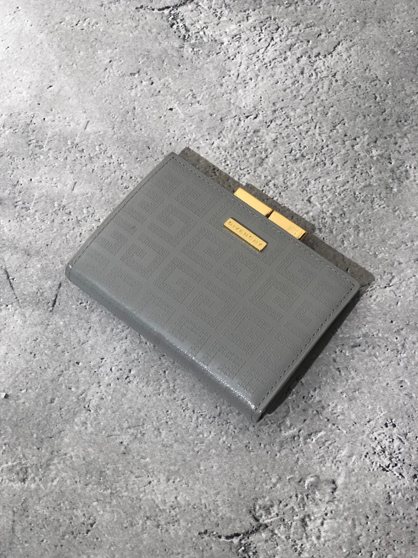 GIVENCHY 標誌皮革金屬扣零錢包灰色復古 dt8ykn