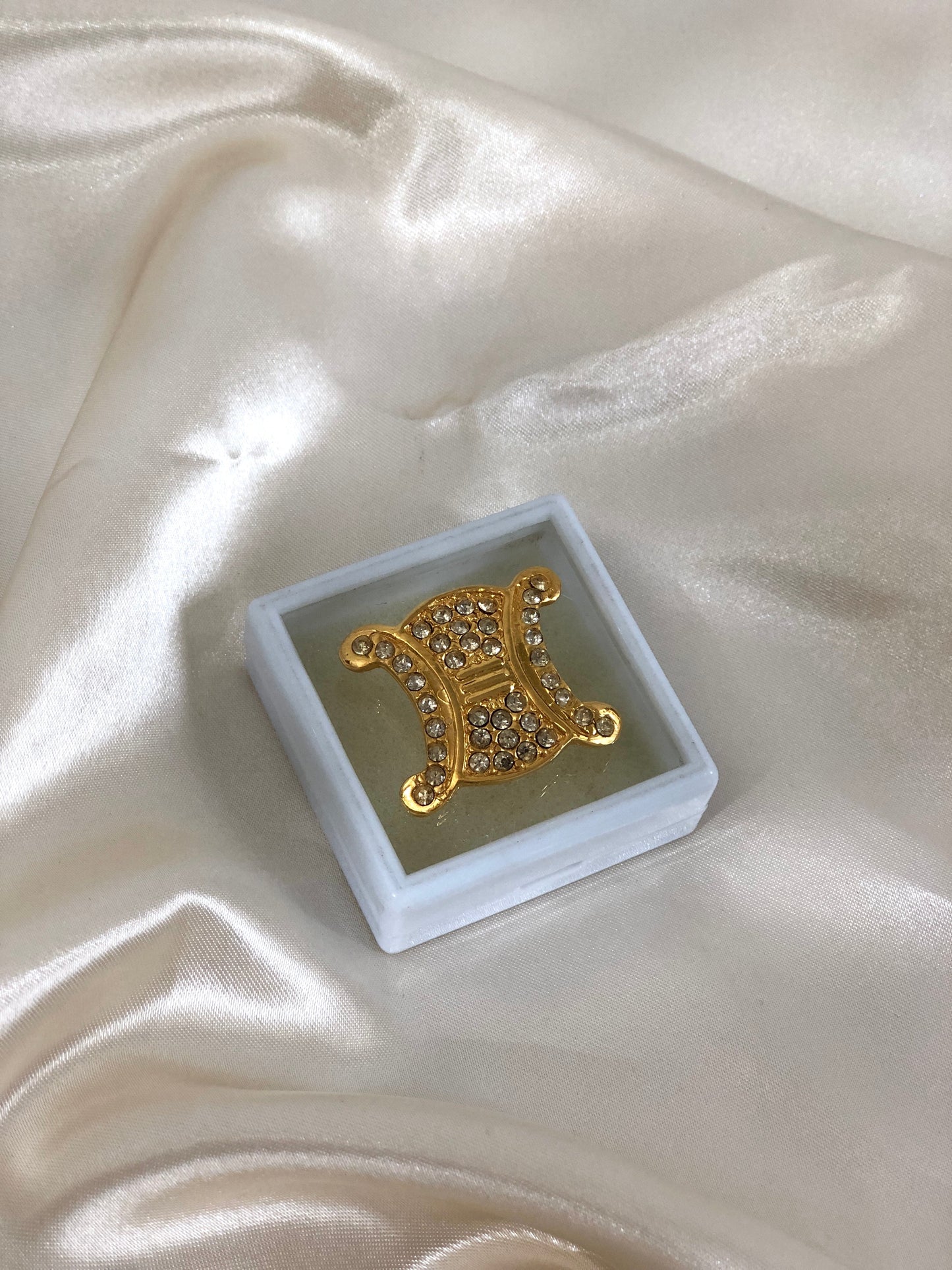 CELINE Triomphe Brooch Gold Vintage Old Celine bj32y2