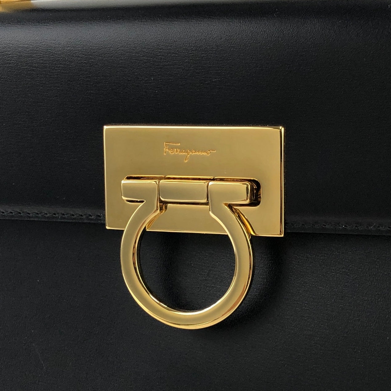 Salvatore Ferragamo Gancini Crossbody Shoulderbag Handbag Black Vintage Old iw4tut