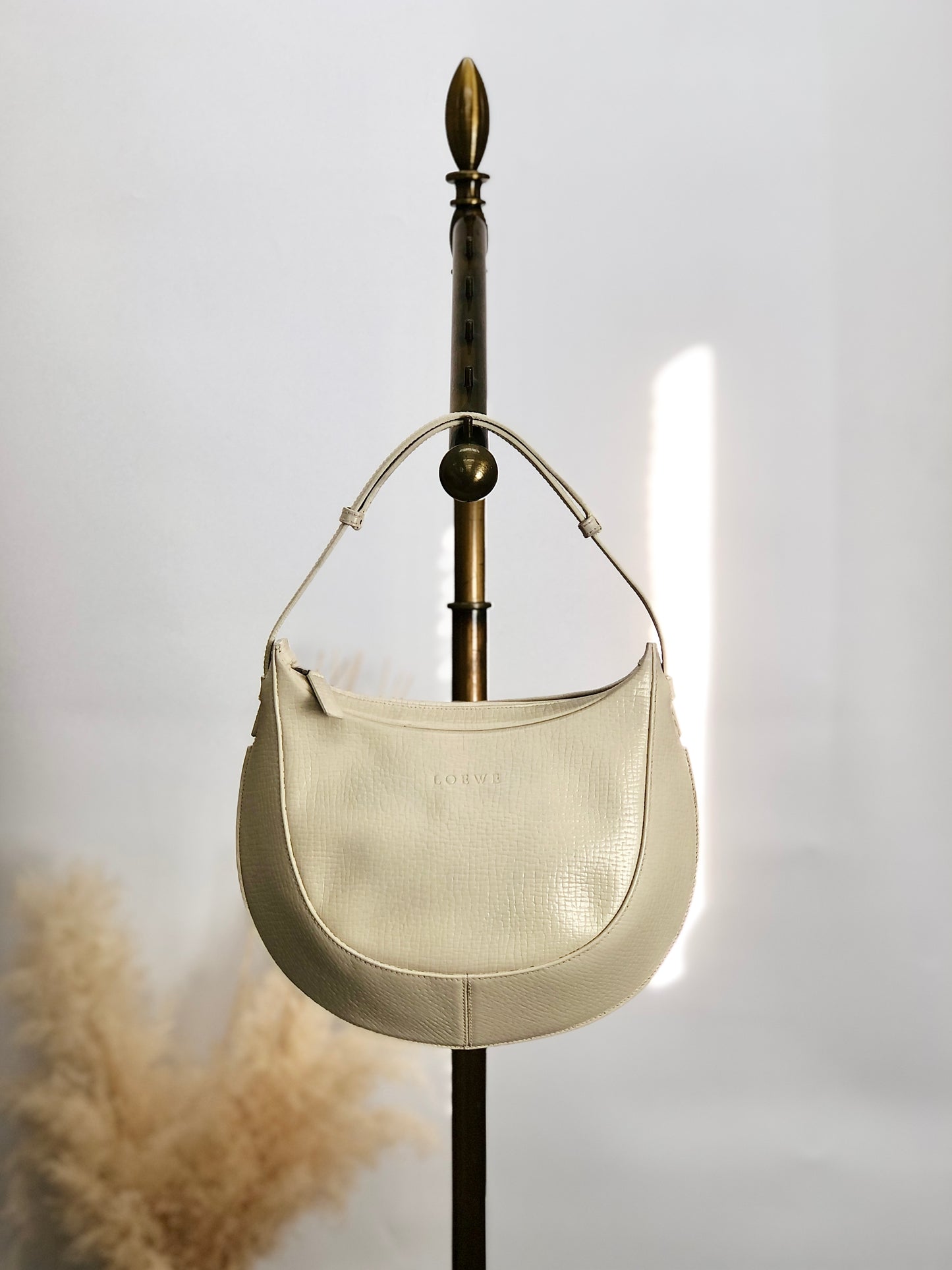 LOEWE Logo Embossed Shoulder bag Hobobag Ivory Vintage 4kksw6