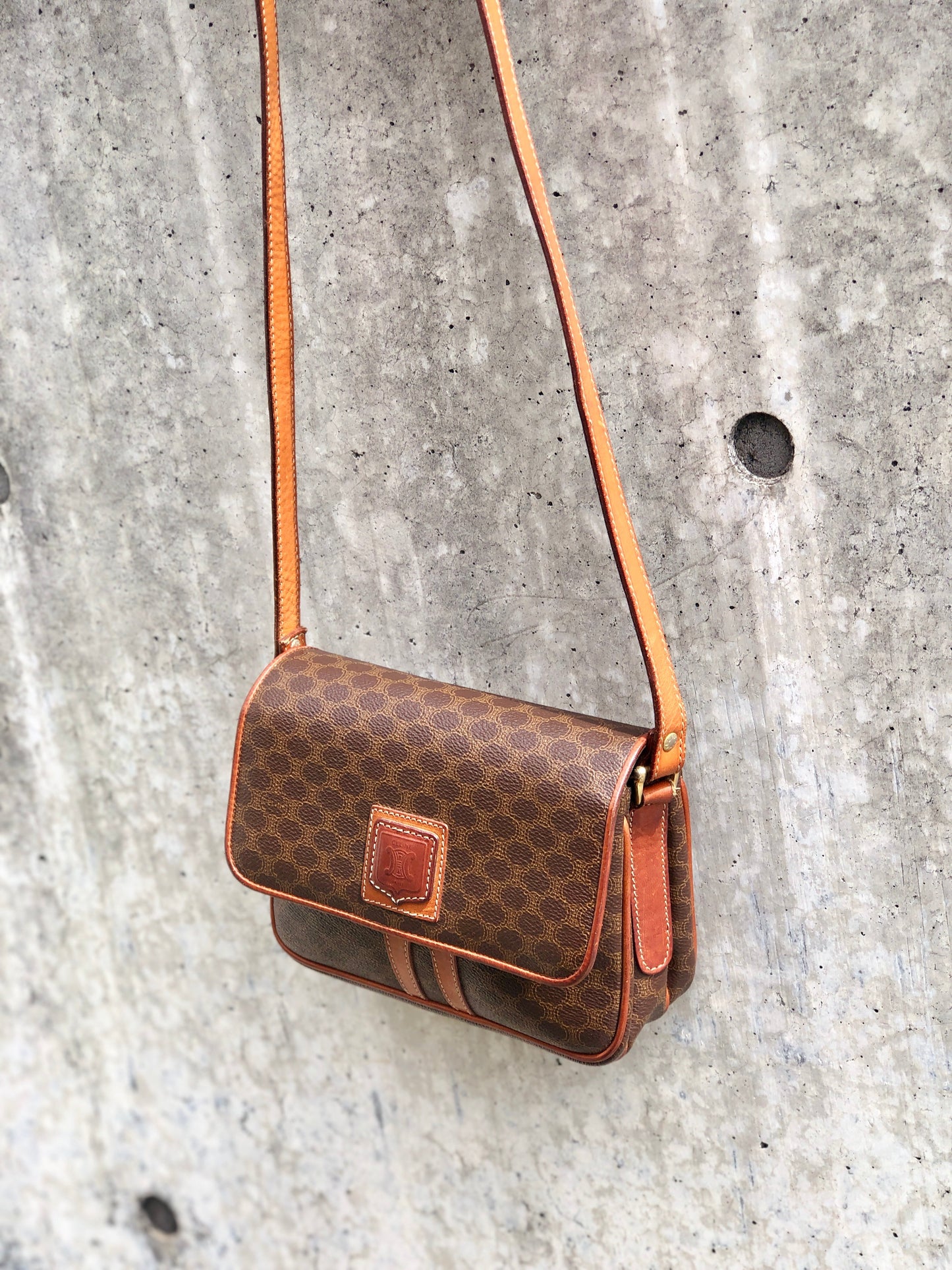 CELINE Macadam Blason Two-line Shoulder bag Brown Vintage Old Celine kzzf27