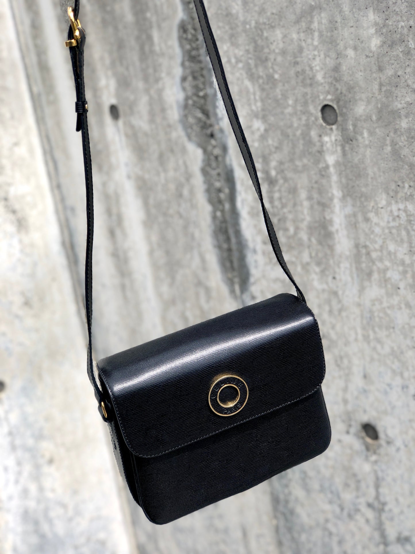 CELINE 圓形標誌斜背肩背包 黑色 復古舊款 CELINE riuw5w
