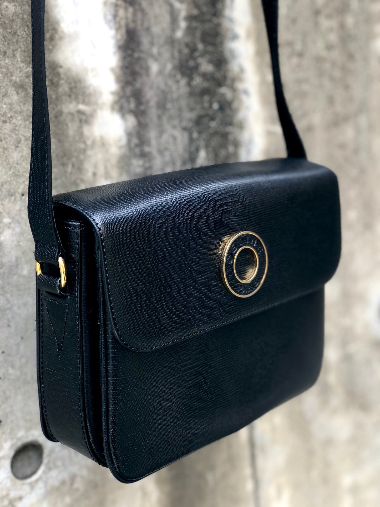 CELINE 圓形標誌斜背肩背包 黑色 復古舊款 CELINE riuw5w