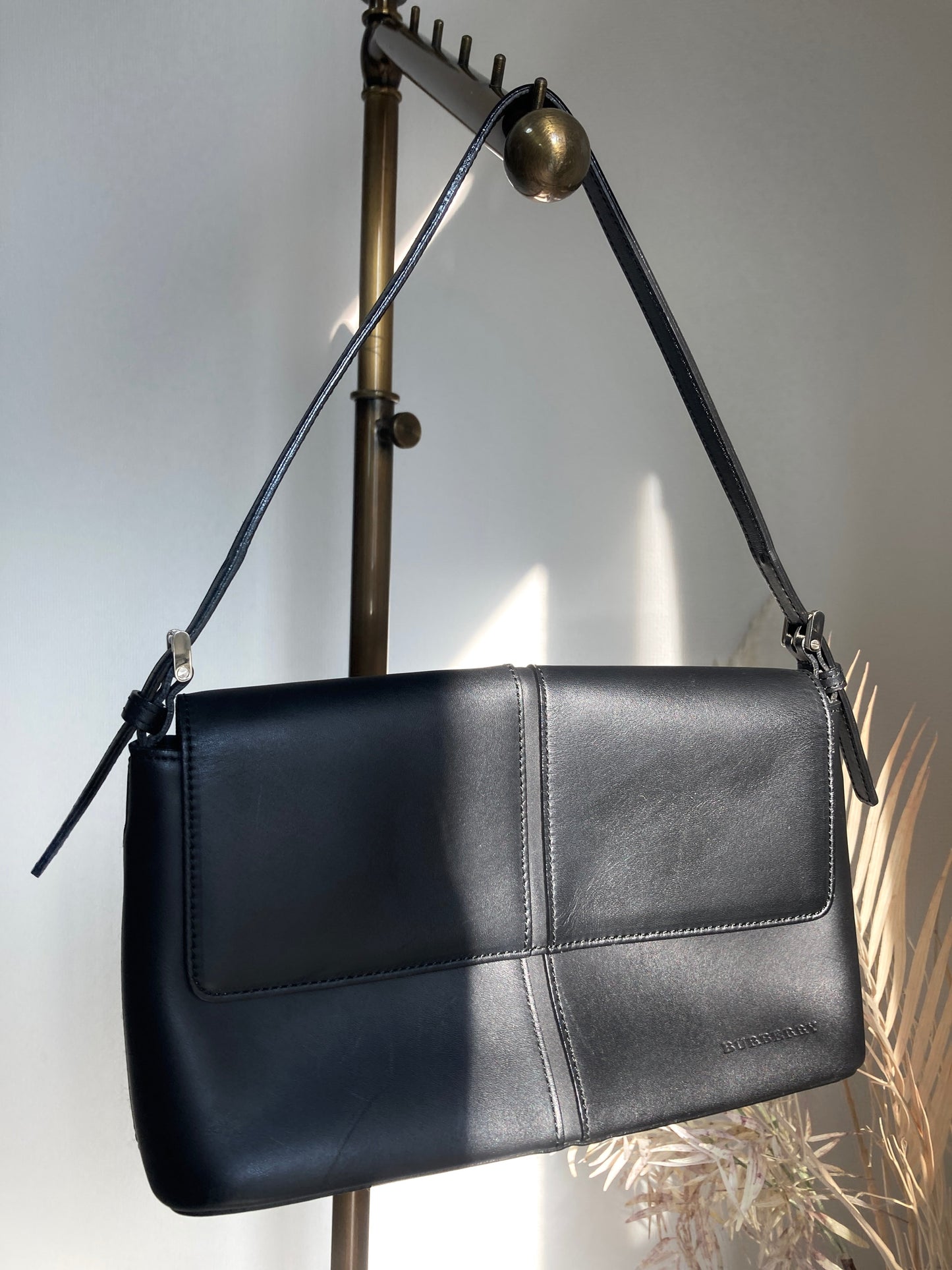 Burberrys Classic check Handbag Shoulder bag Black Vintage Old tsbz8h