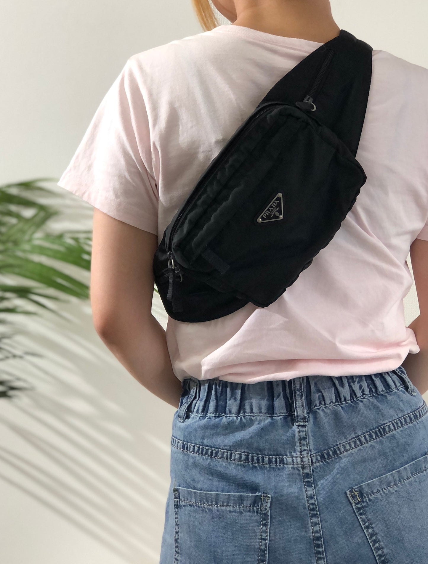 PRADA Triangle Logo Nylon Belt bag Sling bag Black Vintage 4csne8